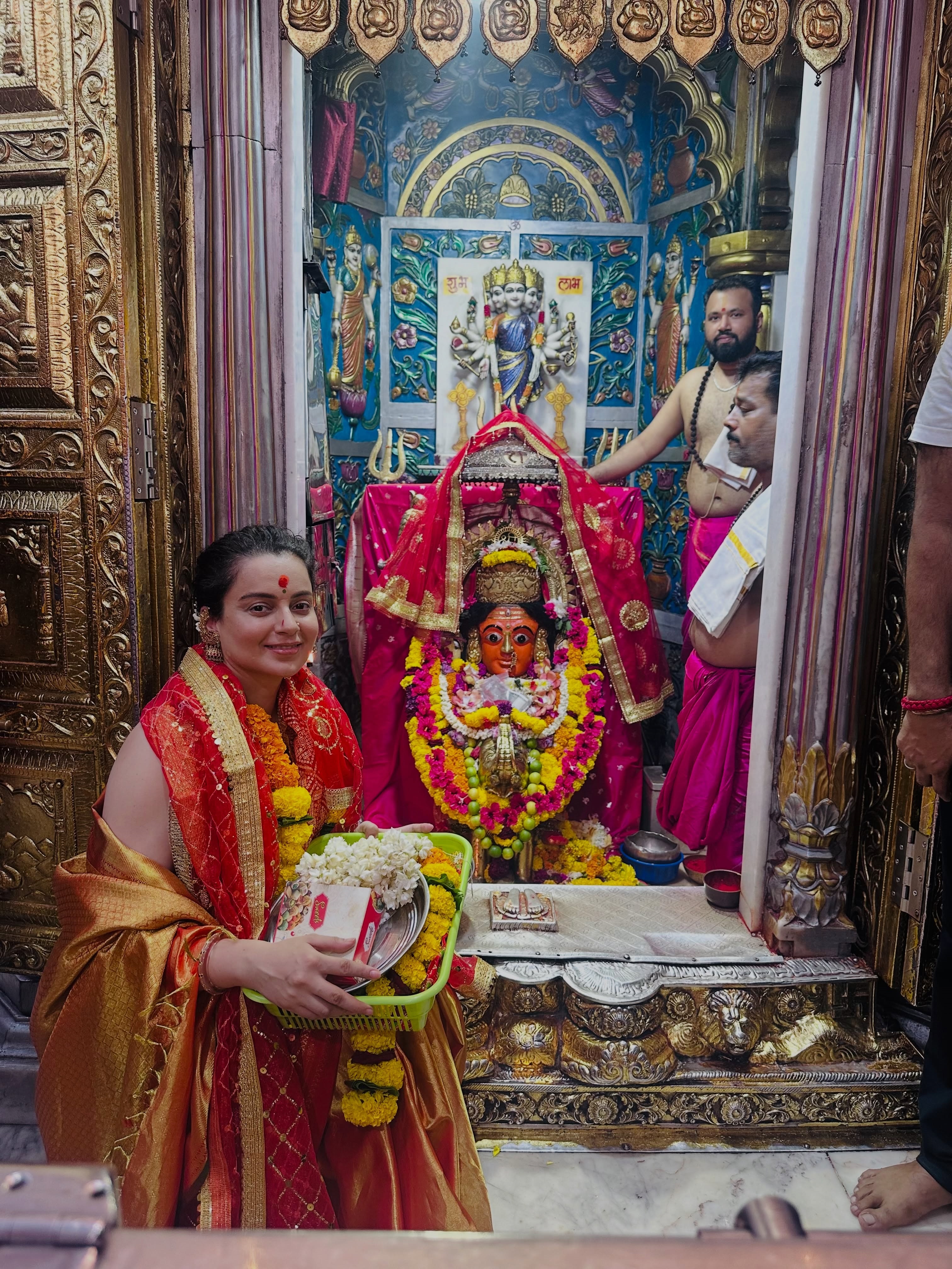 Kangana Ranaut inSiddhivinayak Temple