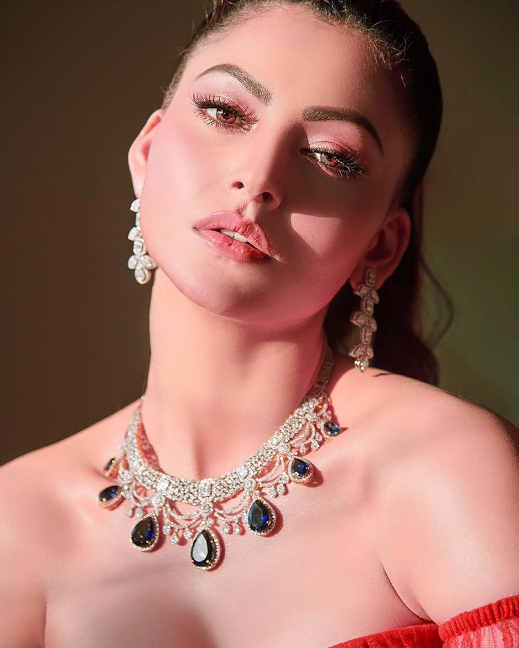 Bollywood Tadka,urvashi rautela image, urvashi rautela photo, urvashi rautela pictures,