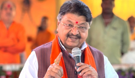 PunjabKesari, Kailash Vijayvargiya, Rahul Gandhi, Fake Gandhi, One Nation One Election, Indore Event, PM Modi, Vote Chore, State Governments, West Bengal, Aadhaar Controversy, Political Criticism, Indian Politics, BJP News, Election Reform 