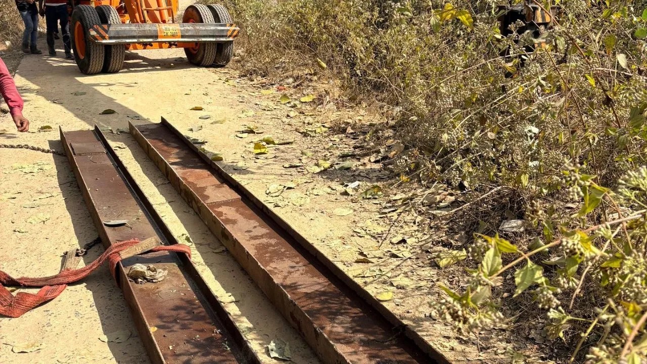 PunjabKesari, Korba bridge theft, Iron bridge stolen, Korba police action, Gas cutter bridge theft, Public property theft, Chhattisgarh crime news, Scrap mafia