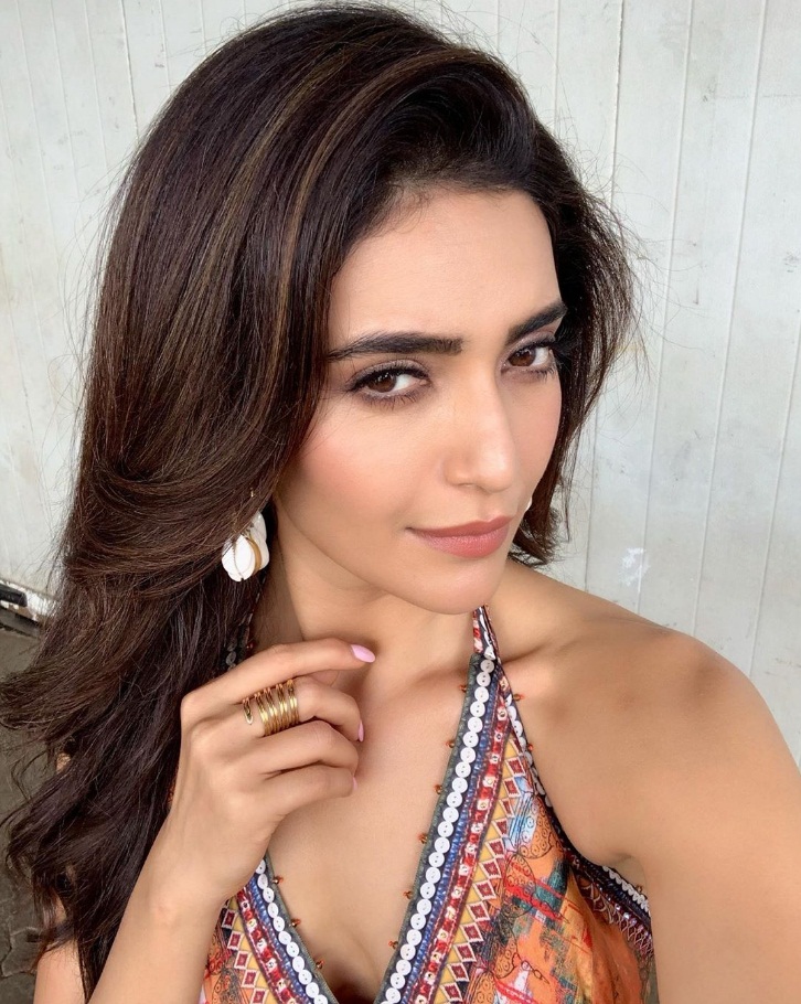 Bollywood Tadka, करिश्मा तन्ना इमेज, करिश्मा तन्ना फोटो, करिश्मा तन्ना पिक्चर