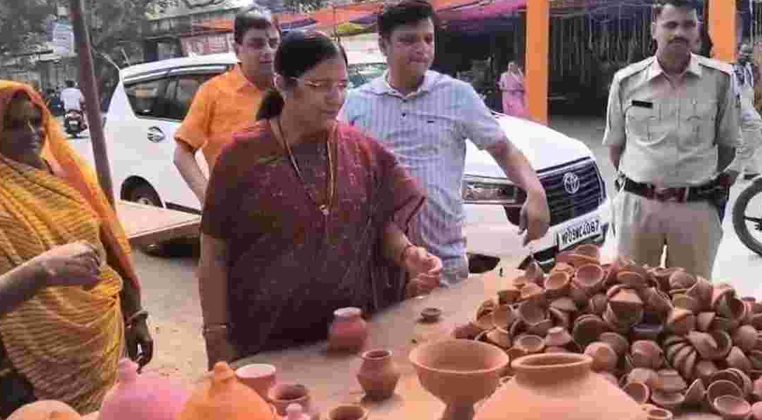PunjabKesari, VIP Culture, Local Market Shopping, Savitri Thakur, Diwali Shopping, UPI Payment, Dharmnod, Madhya Pradesh News, Local Business Support, Digital Payment, Festival Shopping 