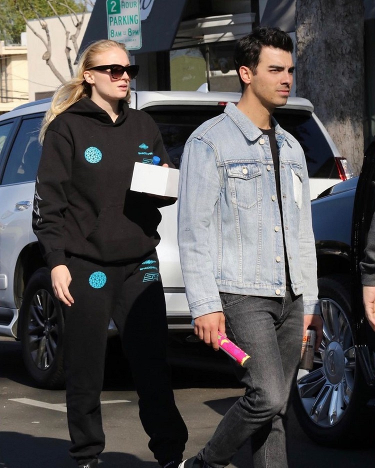 PunjabKesari,joe jonas picture, joe jonas  photo,joe jonas  picture, sophie turner picture, sophie turner photo,sophie turner  picture