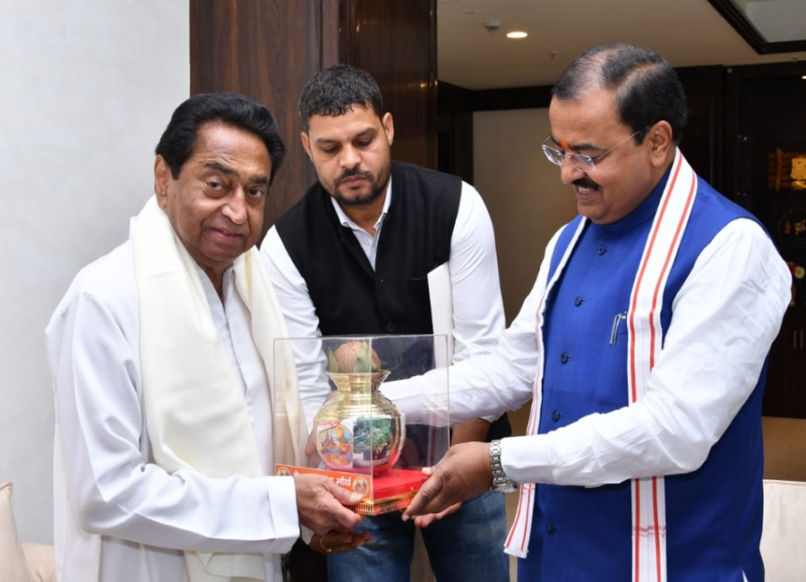 PunjabKesari, Madhya Pardesh Hindi News, Bhopal Hindi News, Bhopal Hindi Samachar, Congress,CM Kamalnath, Mate, UP Deputy CM, Keshav Prashad maurya, PrayagRaj, Invite, Kmbh 2019, कुंभ 2019, प्रयागराज कुंभ 