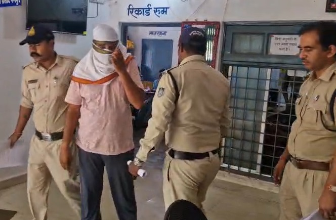 PunjabKesari, dindori news, LIC agent, Krishna Kumar Chandel, sexual harassment, workplace abuse, FIR registered, police action, Madhya Pradesh news, female victim, criminal investigation, arrest, office misconduct, long-term abuse, legal case, Indian news 