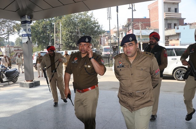 gurdaspur police checking