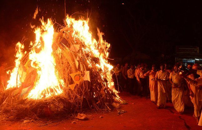 PunjabKesari,Mantra of 64 yogini, Holi 2020, holi 2020 in bihar, holi 2020 panchang, happy holi 2020, dhulandi 2020, holika dahan 2020, holi dhulandi 2020, dhulandi 2020 date, holi in vrindavan, dharm, Holi Jyotish Upay, Holi vastu upay, hindu festival holi festival festival of colors, Mantra Bhajan Aarti