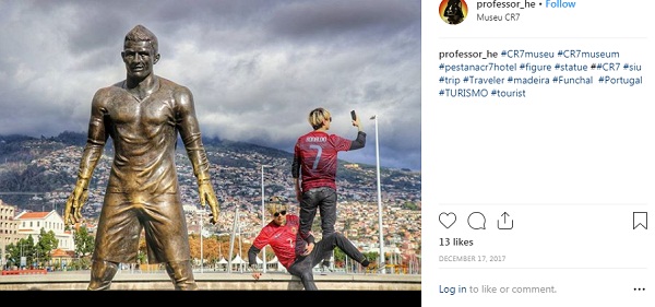 Football fans take sexy photos with Ronaldo Statue