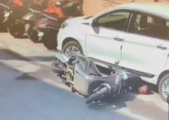 PunjabKesari, Heart Attack, Indore News, Sudden Death, CCTV Footage, Youth Death, Police Investigation, Viral News, Health Emergency, Breaking News, Madhya Pradesh News 