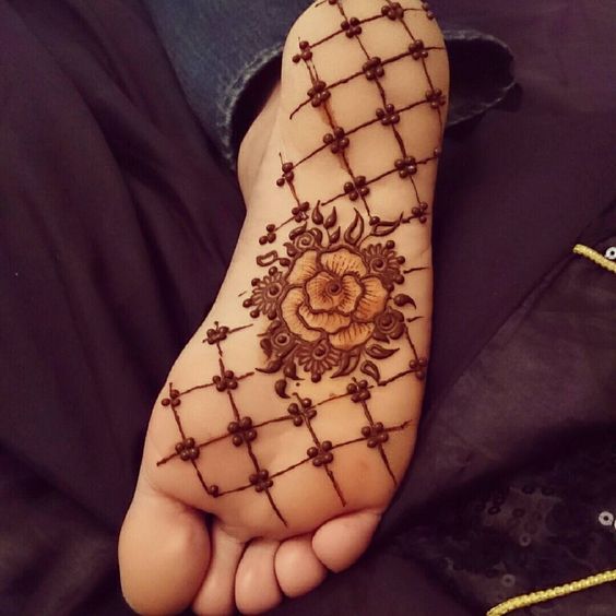 PunjabKesari, Nari, feet sole Mehndi image, Mehndi design