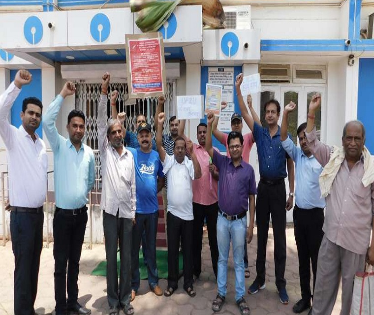 PunjabKesari, Madhya Pardesh Hindi News, Indore Hindi News, Indore Hindi Samachar, Jabalpur hindi news, Bank employees strike, Nationalized banks