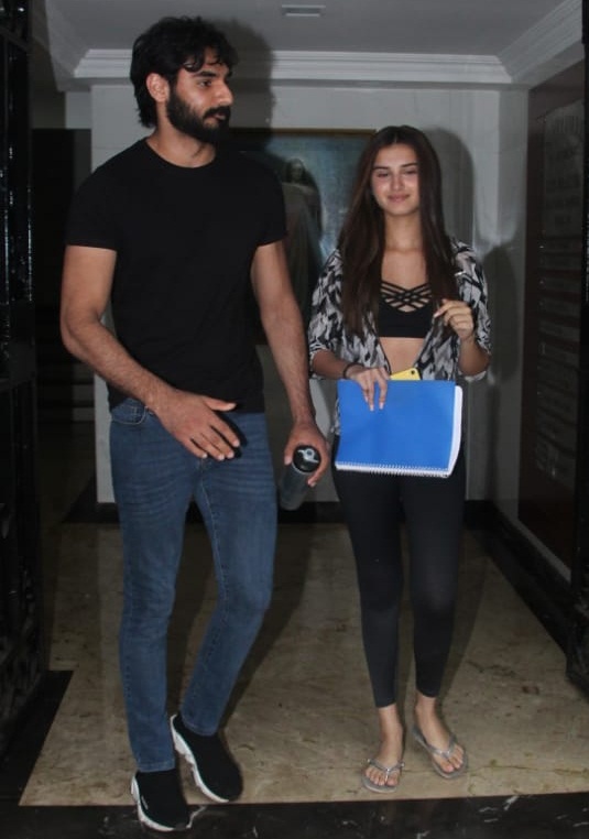 Bollywood Tadka, तारा सुतारिया इमेज, तारा सुतारिया फोटो, तारा सुतारिया पिक्चर, अहान शेट्टी इमेज, अहान शेट्टी फोटो, अहान शेट्टी पिक्चर