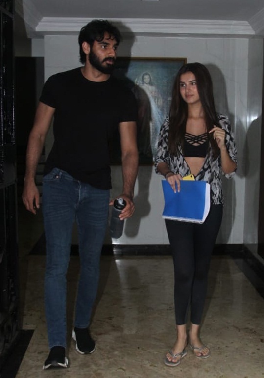 Bollywood Tadka, तारा सुतारिया इमेज, तारा सुतारिया फोटो, तारा सुतारिया पिक्चर, अहान शेट्टी इमेज, अहान शेट्टी फोटो, अहान शेट्टी पिक्चर