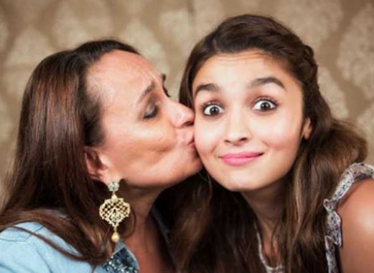 PunjabKesari,Alia BHatt Image,Soni Razdan Image , Alia BHatt Mother image ,सोनी राजदान इमेज, सोनी राजदान फोटो, आलिया भट्ट इमेज 