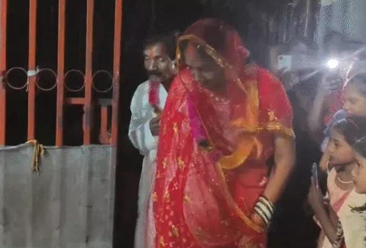 PunjabKesari, Bilaspur News, Love Marriage, Unusual Wedding, Dadu Ram, Shiv Temple Wedding, Age Gap Marriage, Community Celebration, Traditional Ceremony, Viral News, Heartwarming Story