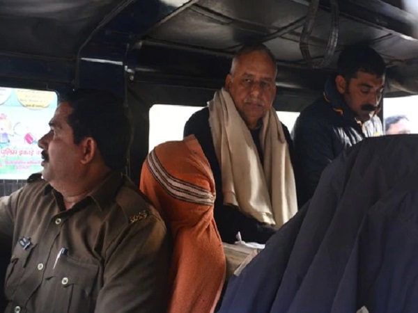 PunjabKesari, Madhya Pardesh Hindi News, Damoh Hindi News, Damoh Hindi Samachar, UP STF, Varanasi, Samajwadi Party, Jawahar Jaysawal, Bank employee kills, Arrested