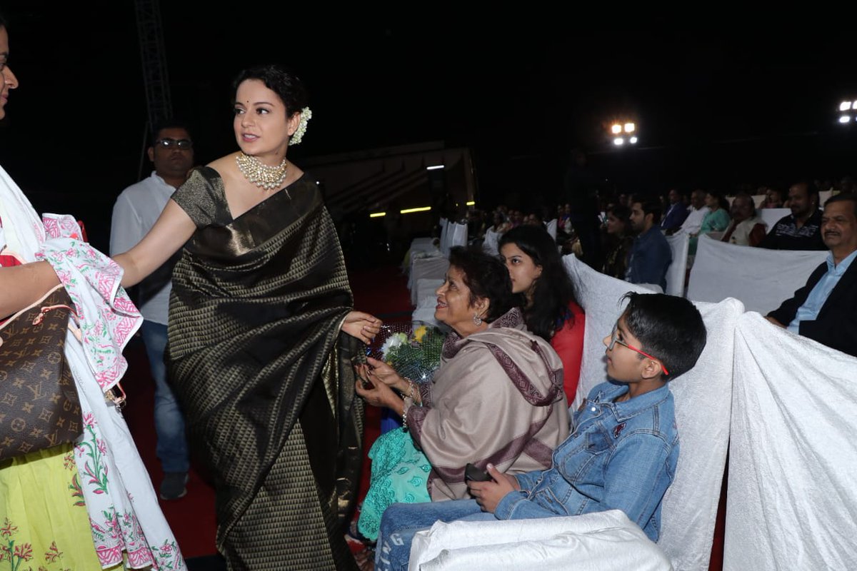 Bollywood Tadka, कंगना रनौत इमेज, रेखा इमेज, अवॉर्ड शो इमेज, स्पेशल बॉन्डिंग इमेज, सरोज खान इमेज
