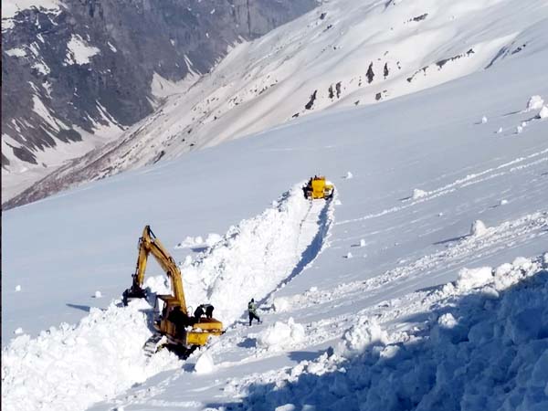 PunjabKesari, Rohtang Pass Image