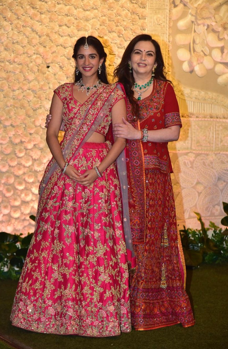 Bollywood Tadka,राधिका मर्चेंट इमेज, राधिका मर्चेंट फोटो, राधिका मर्चेंट पिक्चर, नीता अंबानी इमेज,नीता अंबानी फोटो,नीता अंबानी पिक्चर