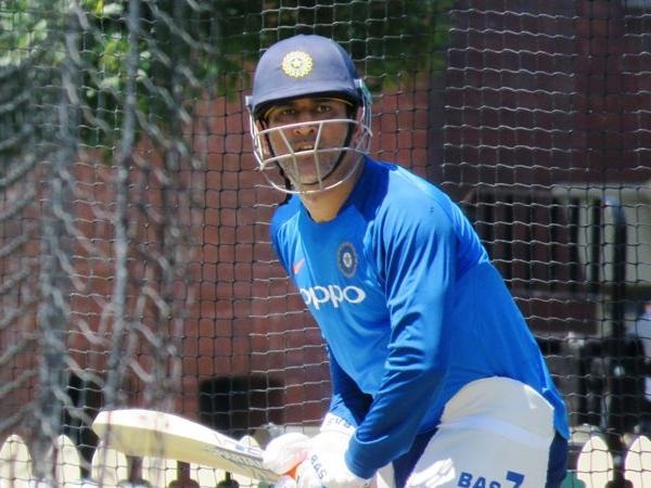 Cricket news in hindi, Ind vs Aus, ODI Series, Wicketkeeper batsman Mahendra Singh Dhoni, During practice, Got hurt