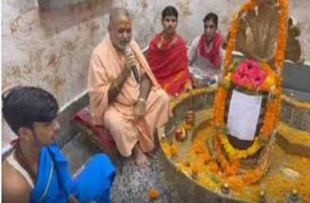 PunjabKesari, Ujjain News, India vs Pakistan Asia Cup, Team India Victory Prayer, Mahamandaleshwar Swami Premanand Puri, Hanuman Temple Ujjain, India Cricket News, Asia Cup 2025, Cricket Fans India, Shivling Prayer Team India, Ujjain Religious Ceremony, India Pakistan Cricket Final 