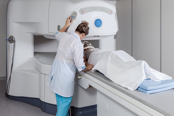 MRI स्कैन करवाने से पहले इन बातों का रखें ध्यान, नहीं तो... - keep these  things carefully before scanning mri-mobile