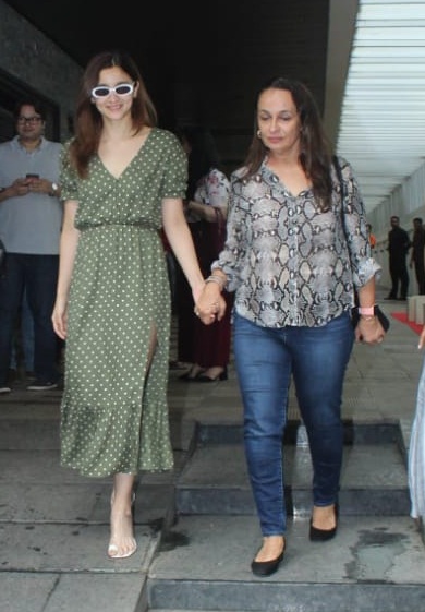 Bollywood Tadka, आलिया भट्ट इमेज, आलिया भट्ट फोटो, आलिया भट्ट पिक्चर, जेनेलिया डिसूजा इमेज, जेनेलिया डिसूजा फोटो, जेनेलिया डिसूजा पिक्चर, जीनत डिसूजा इमेज, जीनत डिसूजा फोटो, जीनत डिसूजा पिक्चर, सोनी राजदान इमेज, सोनी राजदान फोटो, सोनी राजदान पिक्चर