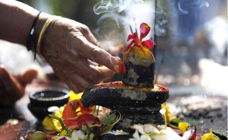 PunjabKesari, Sawan, Sawan 2019, Savan 2019, Savan, सावन, सावन 2019, भोलेनाथ, शिव जी, Lord Shiva, unmarried girls shivling puja, कुंवारी कन्याएं शिवलिंग पूजा