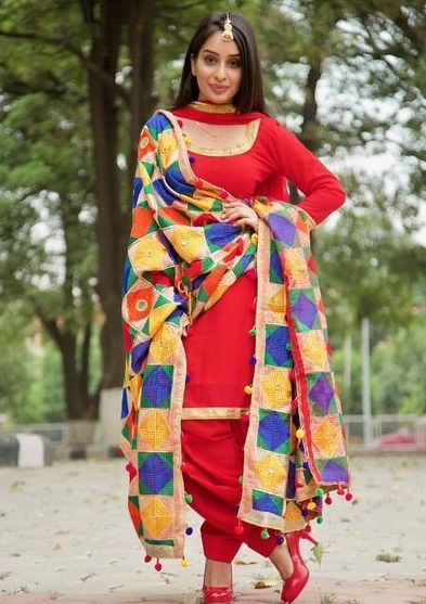 PunjabKesari, सिंपल सूट इमेज,फुलकारी दुपट्टा इमेज, Phulkari image,Phulkari Dupptta image