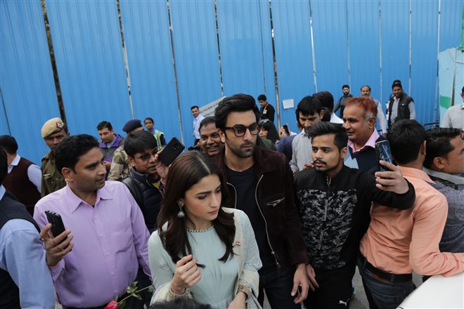 Bollywood Tadka, रणबीर कपूर इमेज, रणवीर सिंह इमेज, प्रोटेक्टिव इमेज, एयरपोर्ट इमेज, पीएम नरेंद्र मोदी इमेज, आलिया भट्ट इमेज