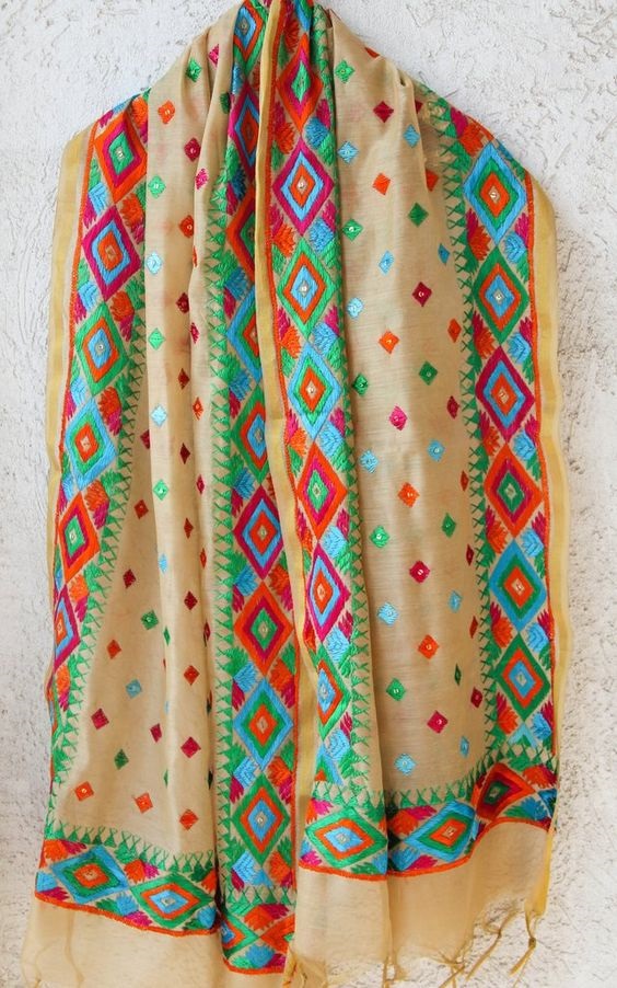 PunjabKesari,सिंपल सूट इमेज,फुलकारी दुपट्टा इमेज, Phulkari image