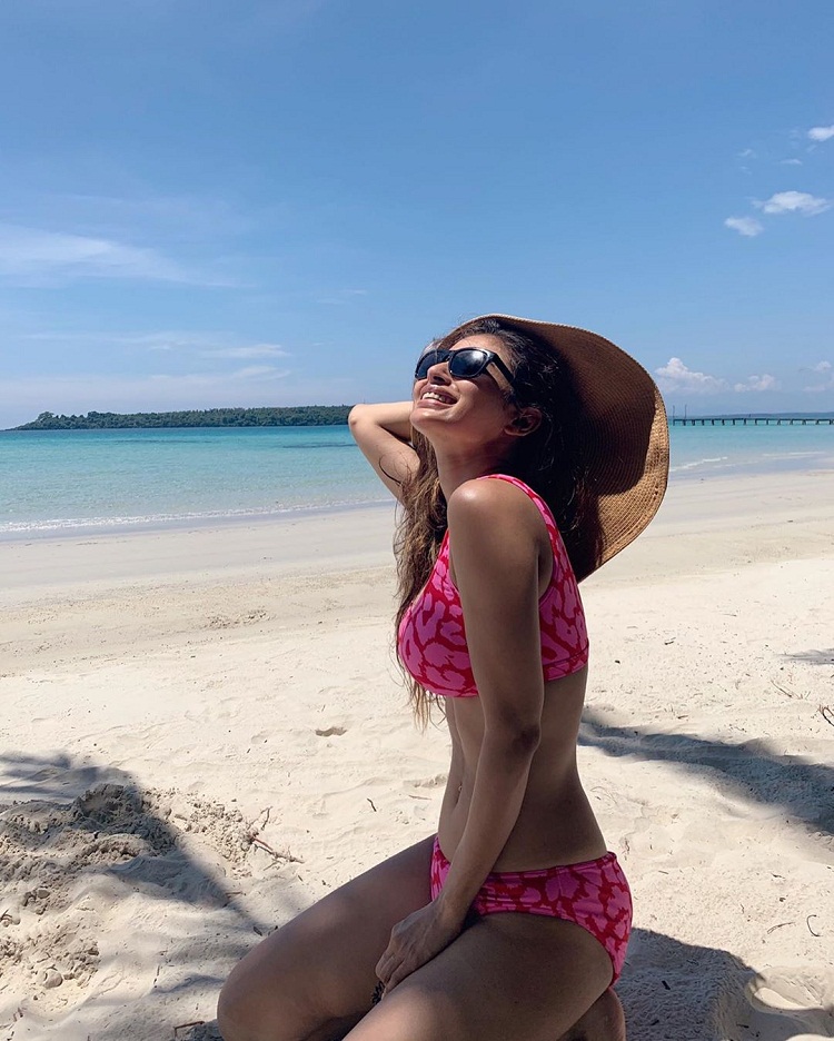 Bollywood Tadka, mouni roy image, mouni roy photos, mouni roy pictures,