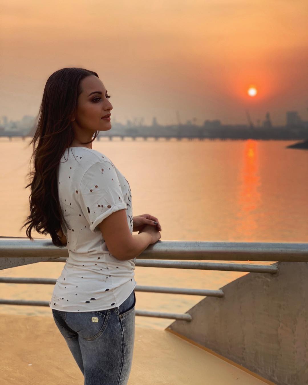 Bollywood Tadka, sonakshi sinha hd photo, sonakshi sinha photo, sonakshi sinha images, sonakshi sinha picture, सोनाक्षी सिन्हा फोटो, सोनाक्षी सिन्हा इमेज 