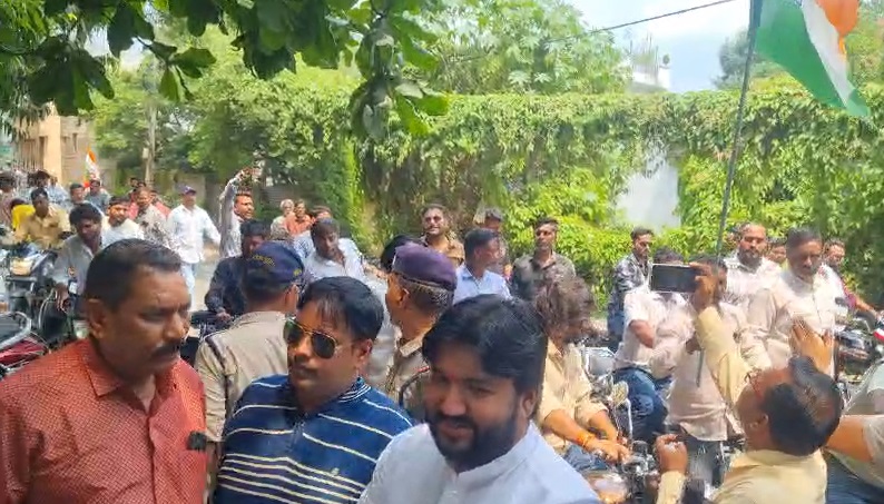 PunjabKesari, Hospital Negligence, Sehore Protest, Pregnant Woman Case, FIR on Family, Citizens Anger, Collector SP Complaint, Demand for Justice, Sehore News, MP Health System, Public Outrage 