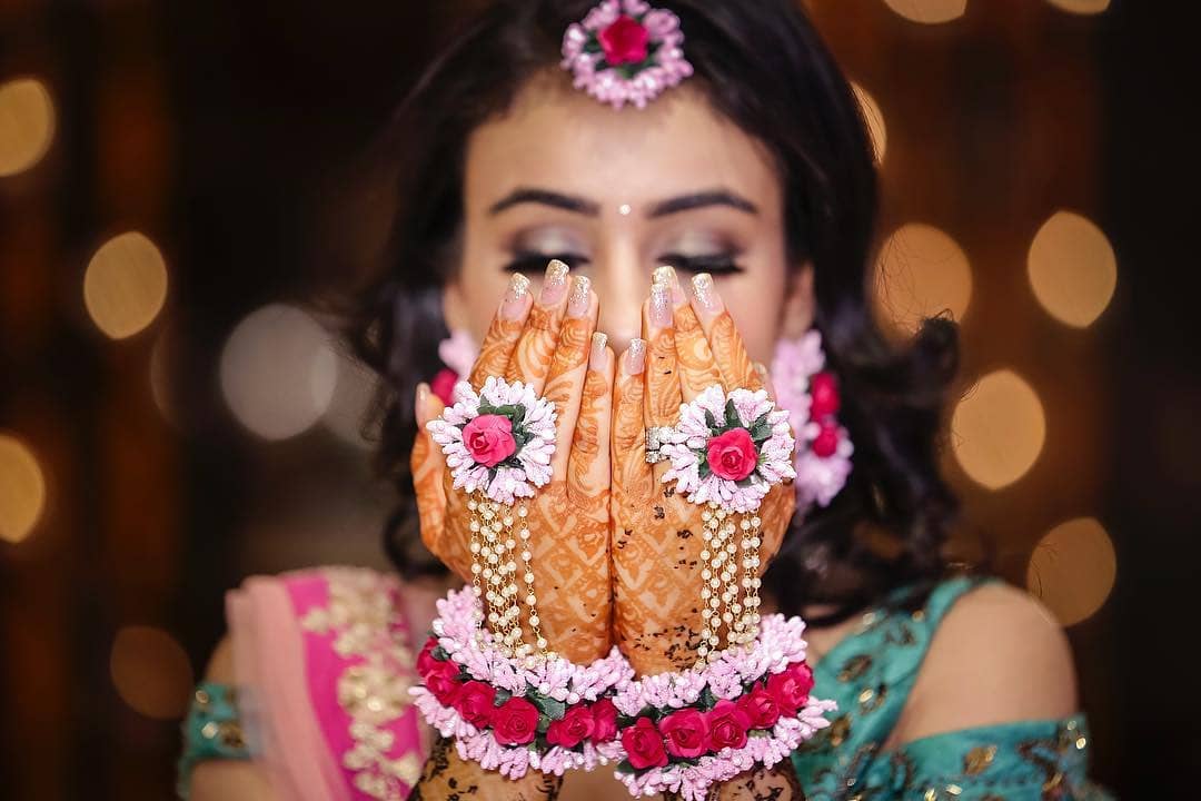 PunjabKesari, floral jewellery image, best floral jewellery image,यूनिक फ्लोरल डिजाइन्स फॉर बैक हैंड इमेज