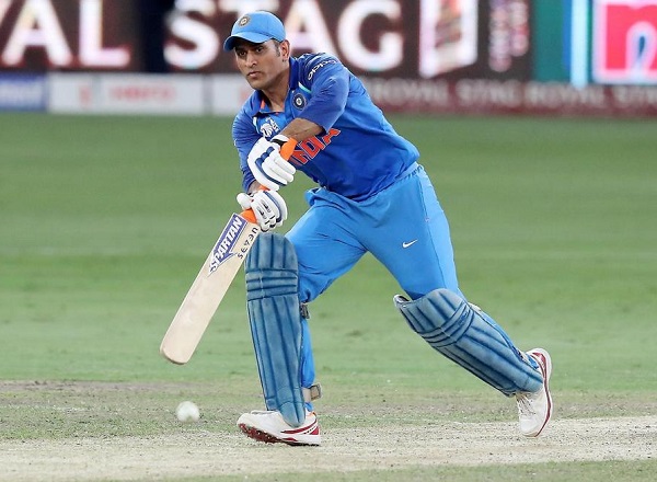 dhoni image