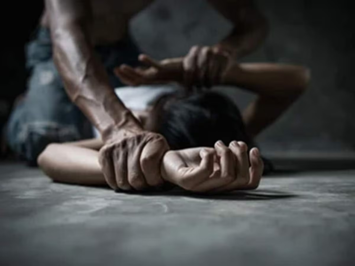 PunjabKesari, Bhopal, CrimeNews, MatrimonialFraud, FraudCase, FakeProfile, MarriageScam, WomenExploitation, PoliceAction, RapeCase, MoneyFraud, MadhyaPradesh