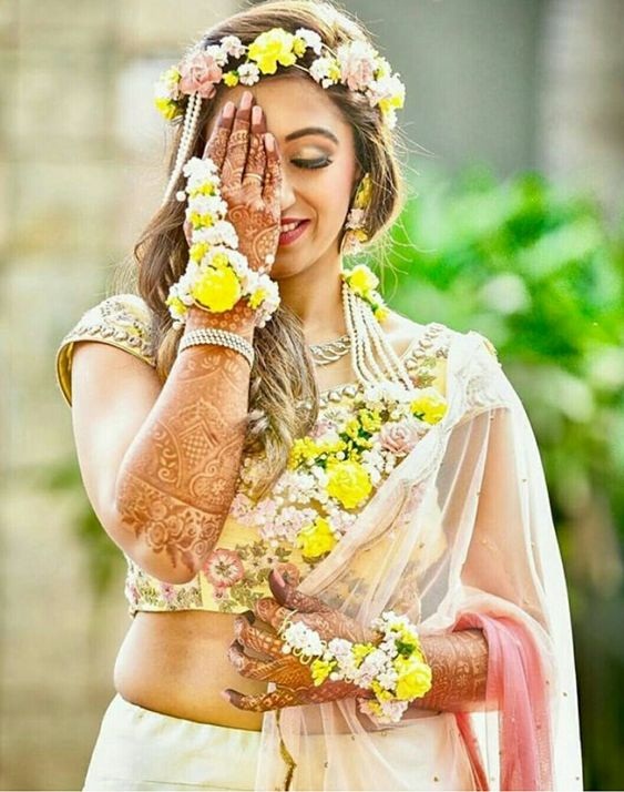 PunjabKesari, Best Floral Jewelry for Haldi Image,बेस्ट फ्लोरल जेवेलरी फॉर हल्दी इमेज