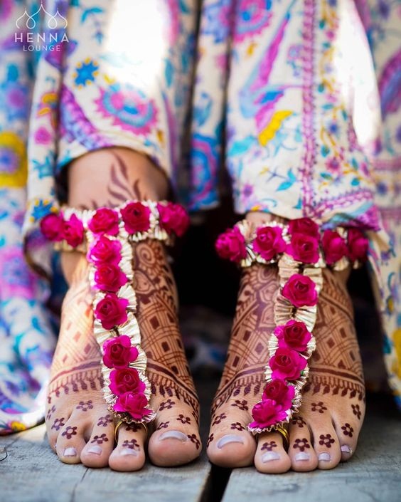 PunjabKesari,Latest Floral design for back hand,लेटेस्ट फ्लोरल डिजाइन्स फॉर बैक हैंड