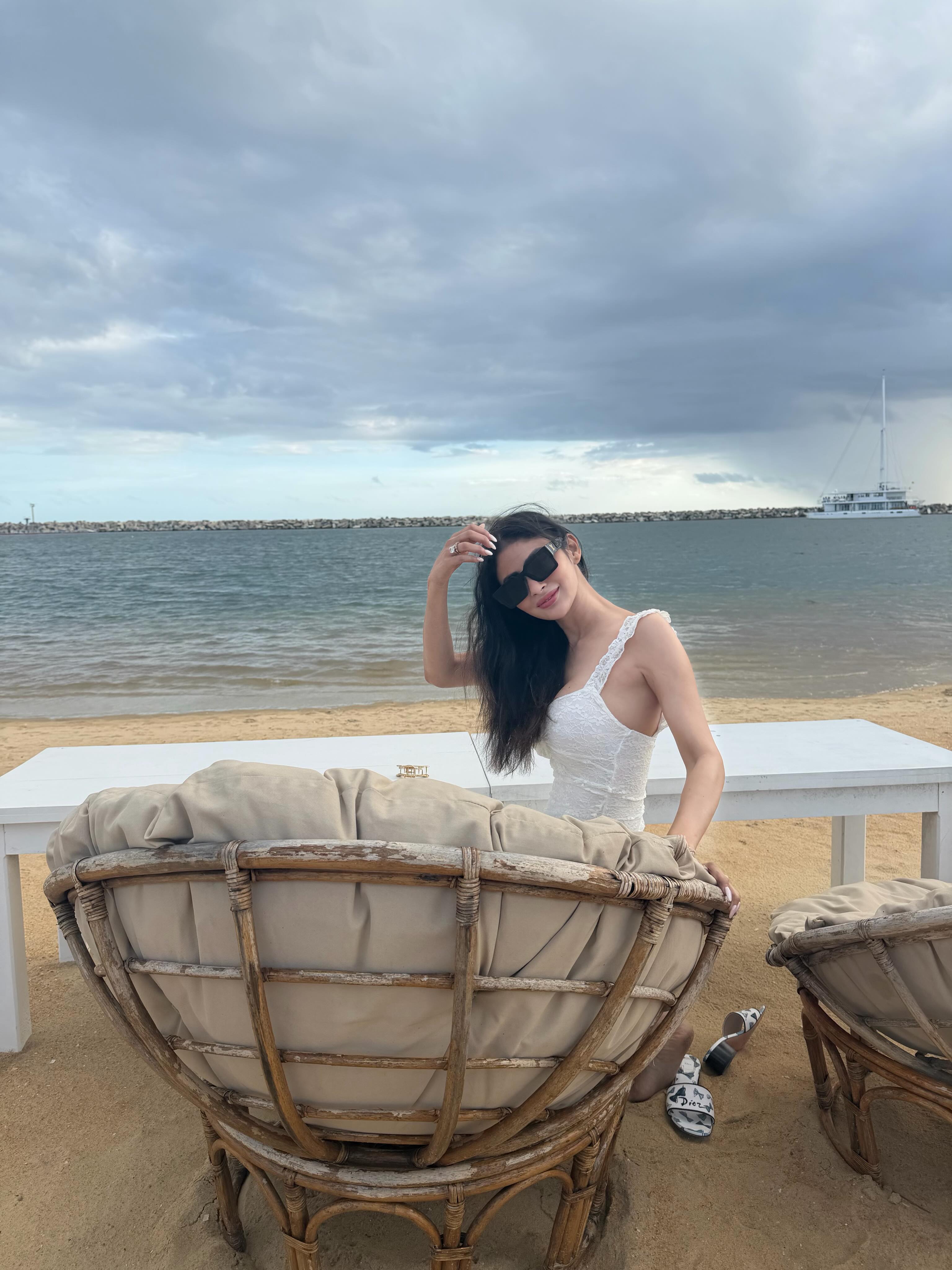 Mouni Roy latest look