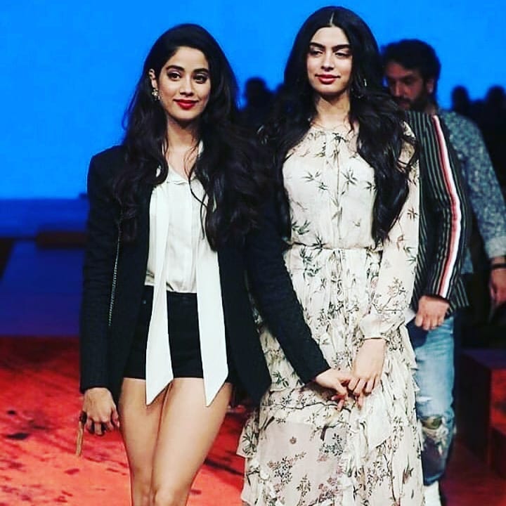 PunjabKesari, kapoor sisters