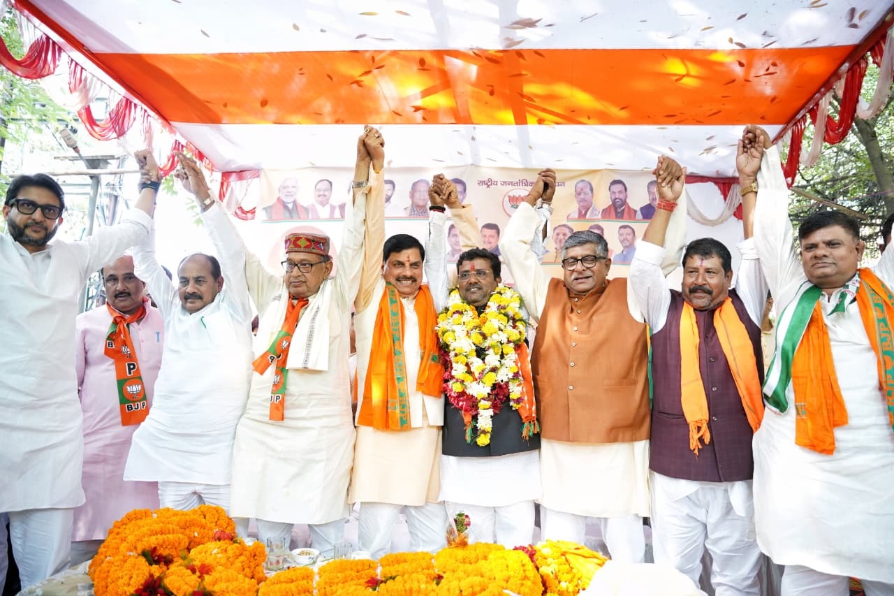 PunjabKesari, Bihar Elections 2025, CM Mohan Yadav, Nitish Kumar, NDA Hat-trick, Patna Rally, Vikram Constituency, Kumharar Constituency, BJP, Political Campaign, Bihar Assembly Elections