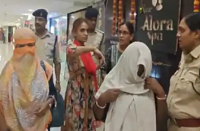 PunjabKesari, Durg, Chhattisgarh, Sex Racket, Police Raid, Vaishali Nagar, Isha Hotel, Crime News, Human Trafficking, Prostitution, Hotel Manager Arrested