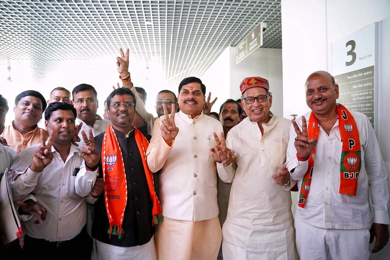 PunjabKesari, Bihar Elections 2025, CM Mohan Yadav, Nitish Kumar, NDA Hat-trick, Patna Rally, Vikram Constituency, Kumharar Constituency, BJP, Political Campaign, Bihar Assembly Elections 