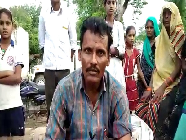 PunjabKesari, madhya Pradesh, Punjab kesari, Morena, Gundagardi, firing, medical store, Pahargarh