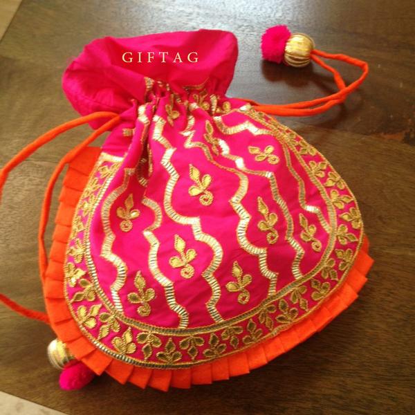 PunjabKesari, Latkan Style Polti Bag Design Image, लटकन स्टाइल पोटली बैग डिज़ाइन इमेज