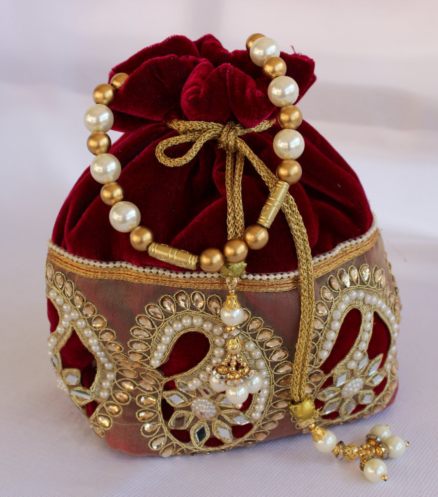 PunjabKesari, Embroidered Stone Work Potli Bag Image, एम्ब्रॉइडरेड स्टोन वर्क पोटली बैग इमेज