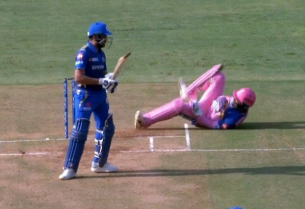 IPL 2019 : Footy skills that saved Rohit's wicket!