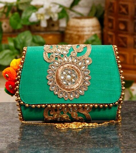 PunjabKesari, Best Clutch bags Image, बेस्ट क्लच बैग इमेज
