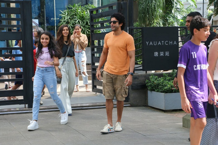 Bollywood Tadka, farhan akhtar image, farhan akhtar photo, farhan akhtar picture, shibani dandekar image, shibani dandekar photo, shibani dandekar picture,